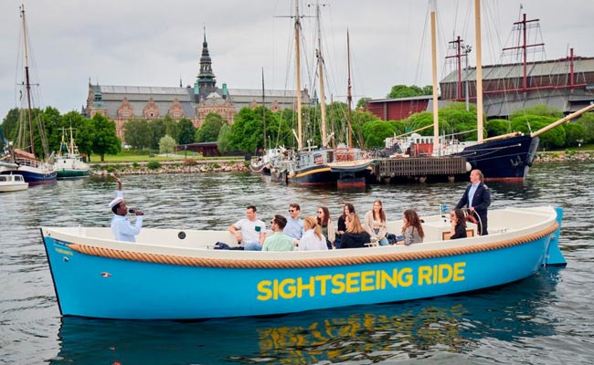 Sightseeing med elbåt i Stockholm