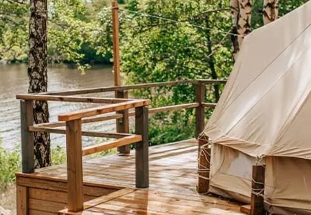 Njut av Glamping på Birka Vikingastaden