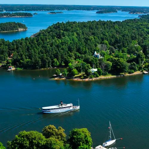 Boka båttur i Stockholms skärgård hotellpaket 2025